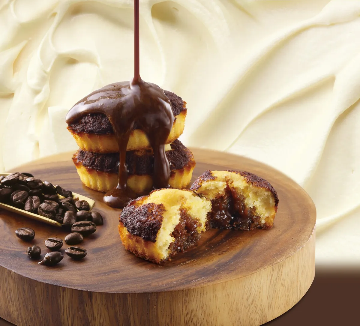 コーヒーシロップが染み込む焼きティラミスの断面