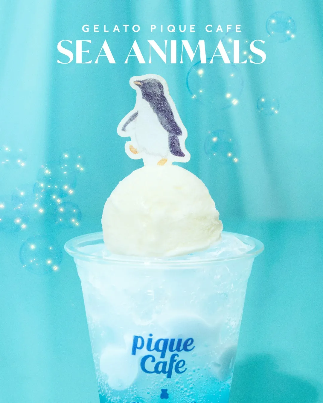 青いソーダにペンギンが乗った爽やかなフロート