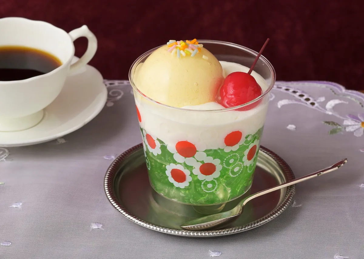 花まわしデザインのクリームソーダ（メロン）