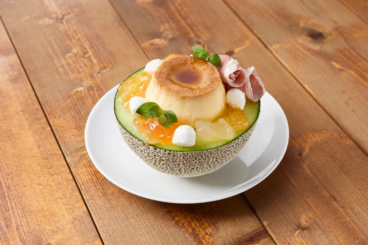 プリンが乗った贅沢なメロンボウル