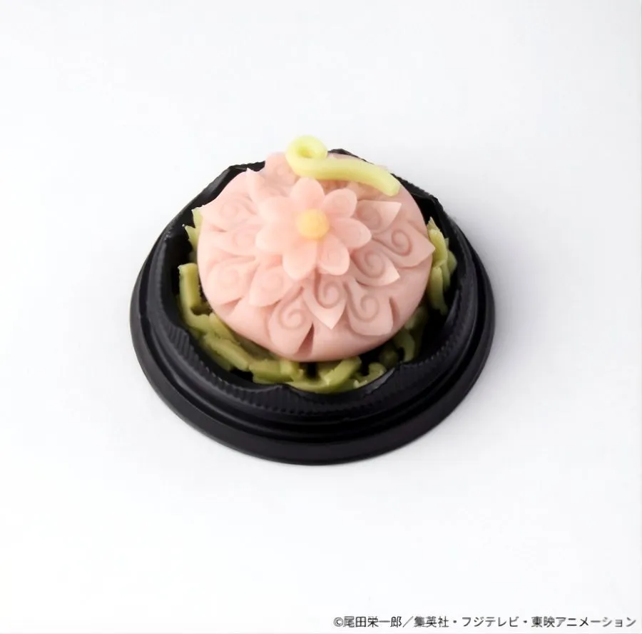 繊細な花びらが重なり合うピンク色のハナハナの実の練り切り和菓子