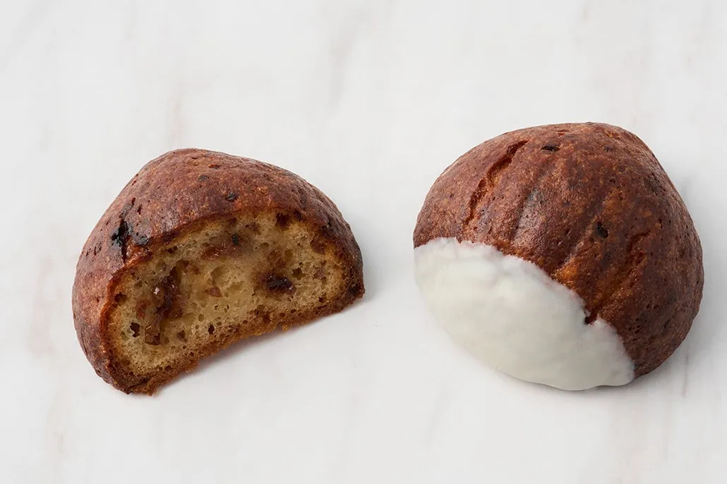 ホワイトチョコがかかったラムレーズンの断面