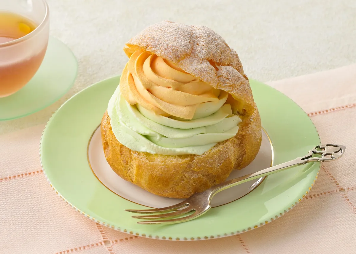 2種のメロンクリームがたっぷり入ったWシュー