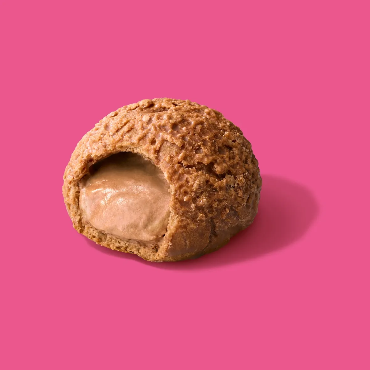ゴツゴツとしたチョコ生地が特徴のザクほろシュー