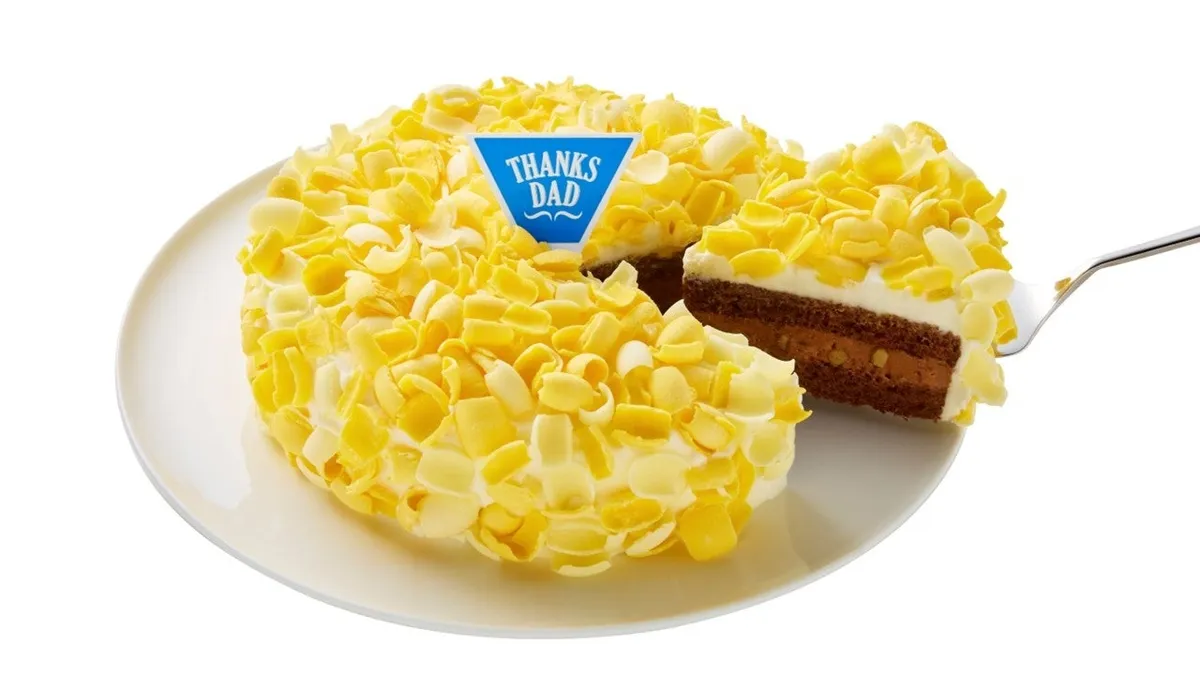 黄色いチョコレートフレークが華やかな「父の日 グルノーブル」のカットシーン