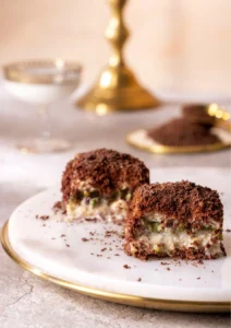 トルコの老舗「ナーディル・ギュル」から夏のご褒美！チョコとミルクが溶け合う「コールドピスタチオバクラヴァ」が松屋銀座に登場