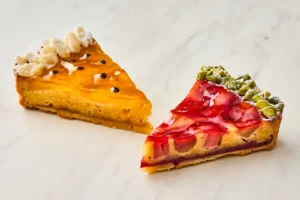 ホテルメトロポリタンから夏の新作!トロピカル&ベリーの「ベイクドフルーツタルト」が手土産にぴったり