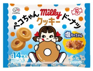 【不二家】あまじょっぱさがクセになる！「ペコちゃんミルキードーナツクッキー」に夏限定の塩キャラメル味が登場