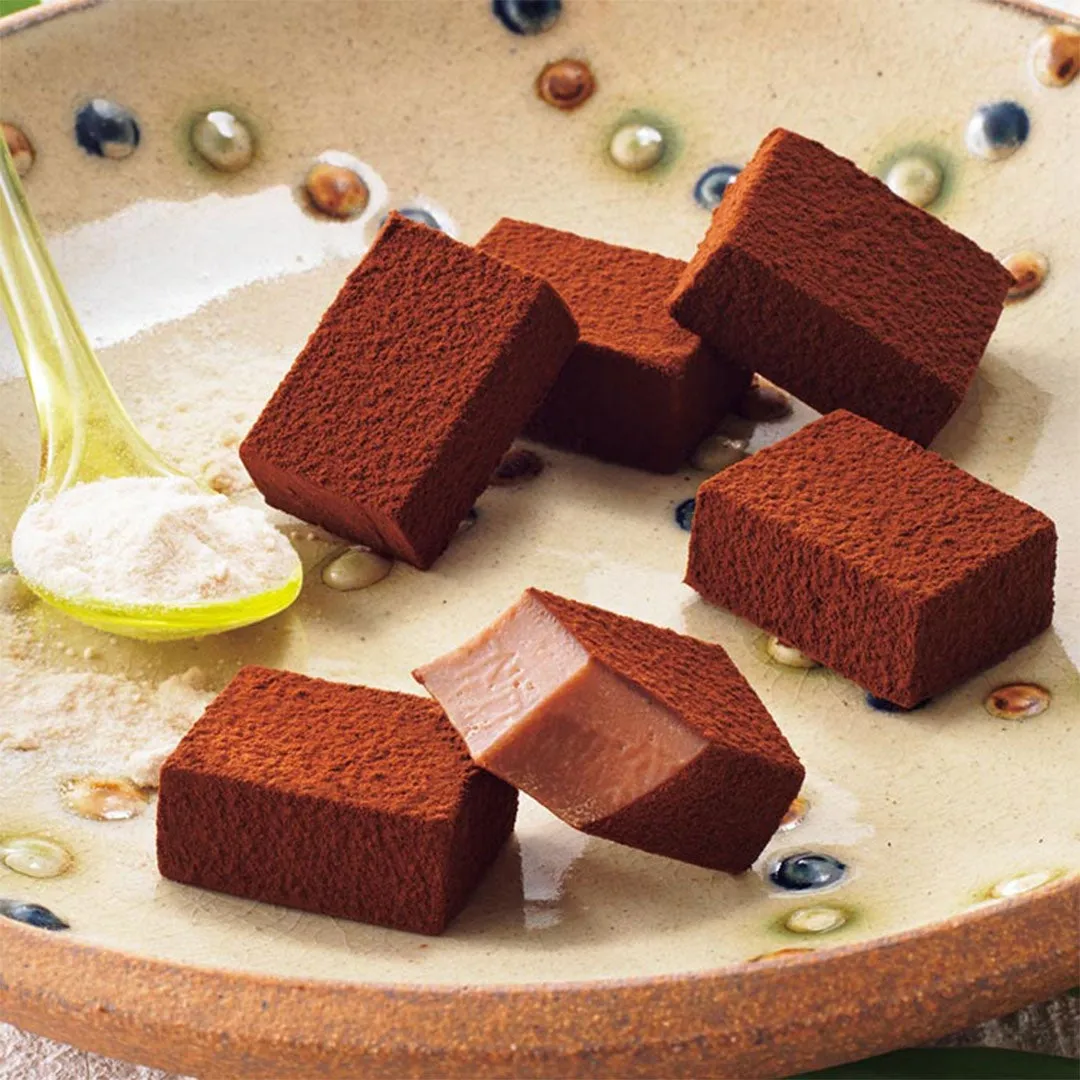 とろける食感が伝わる生チョコレートのアップ