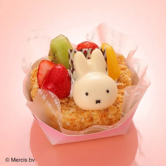 フルーツたっぷりのフルーツバスケットケーキ
