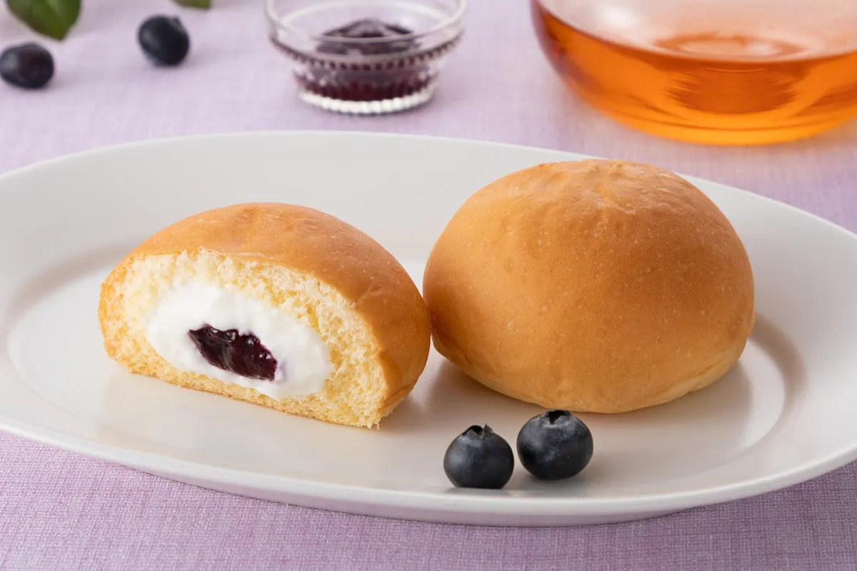 くりーむパン ブルーベリーの断面