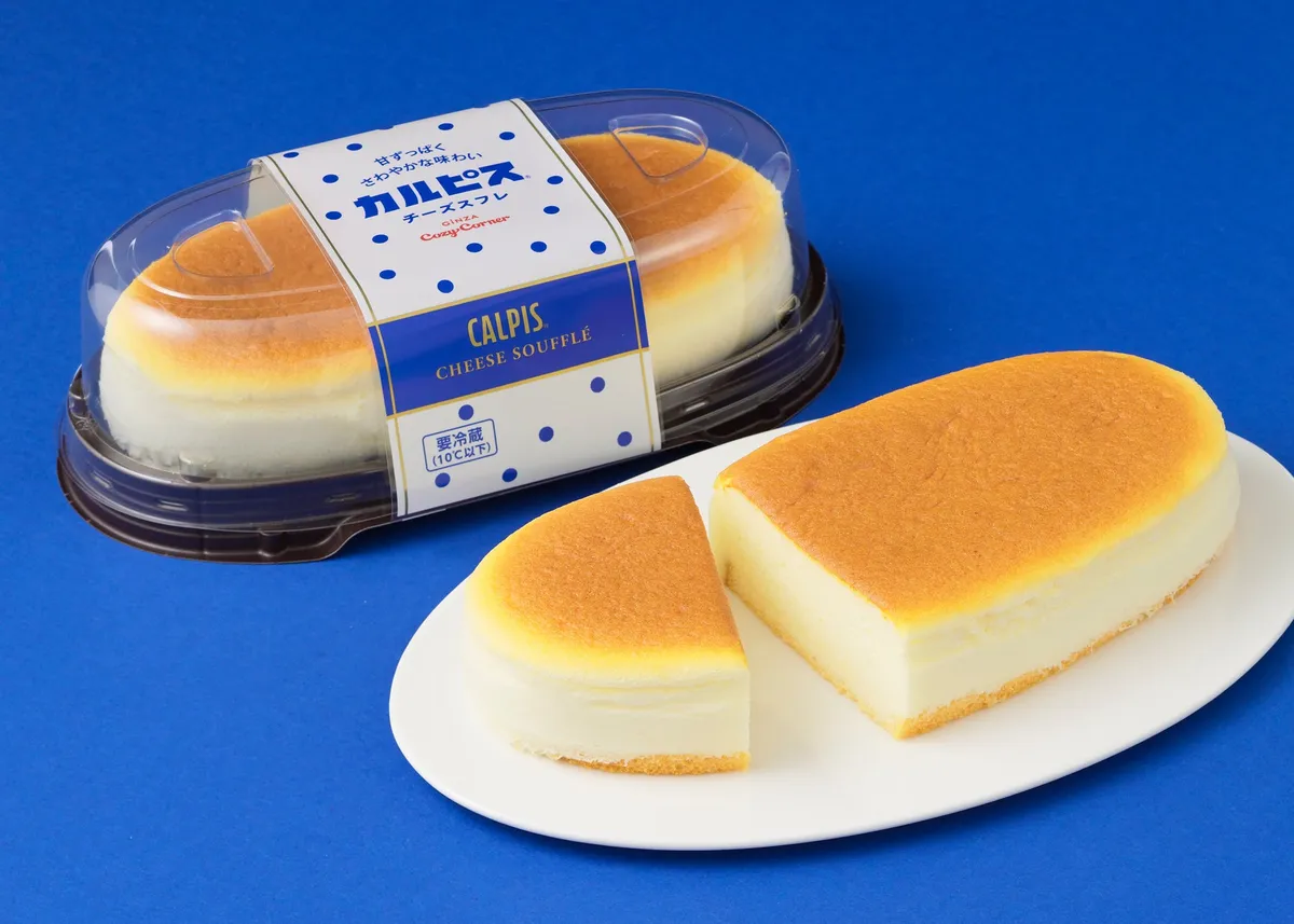 カルピスのロゴが入ったパッケージ入りのチーズスフレ