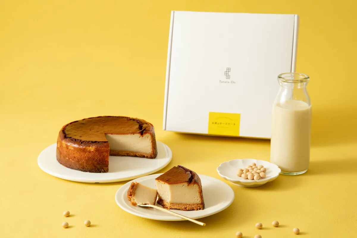 お米のチーズケーキのホールサイズとギフトボックス、豆乳のセット