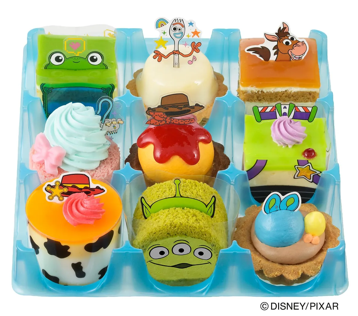 キャラクターごとの特徴を捉えたカラフルなプチケーキのセット