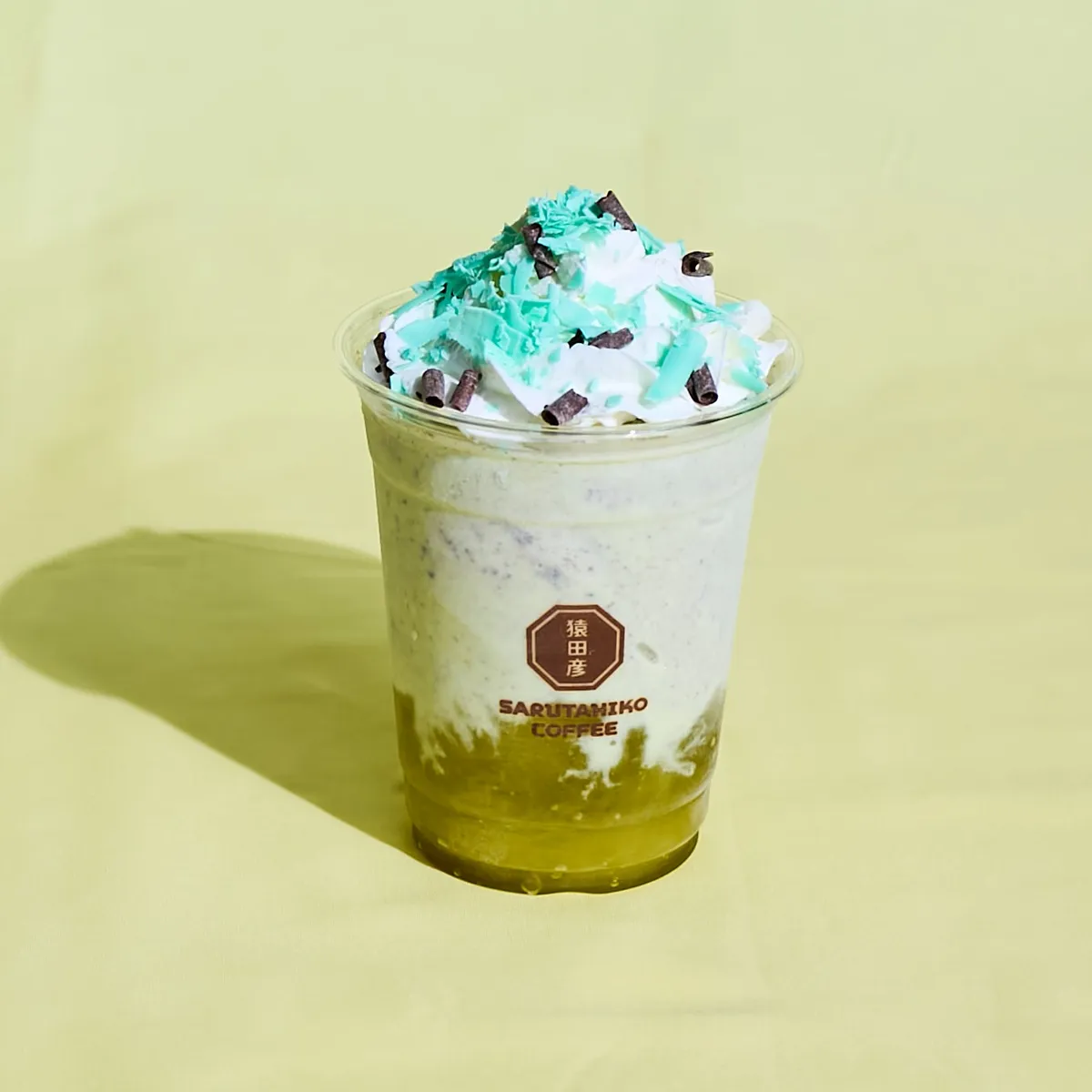 ミントグリーンとホワイトの層が美しいチョコミントジェラッテ