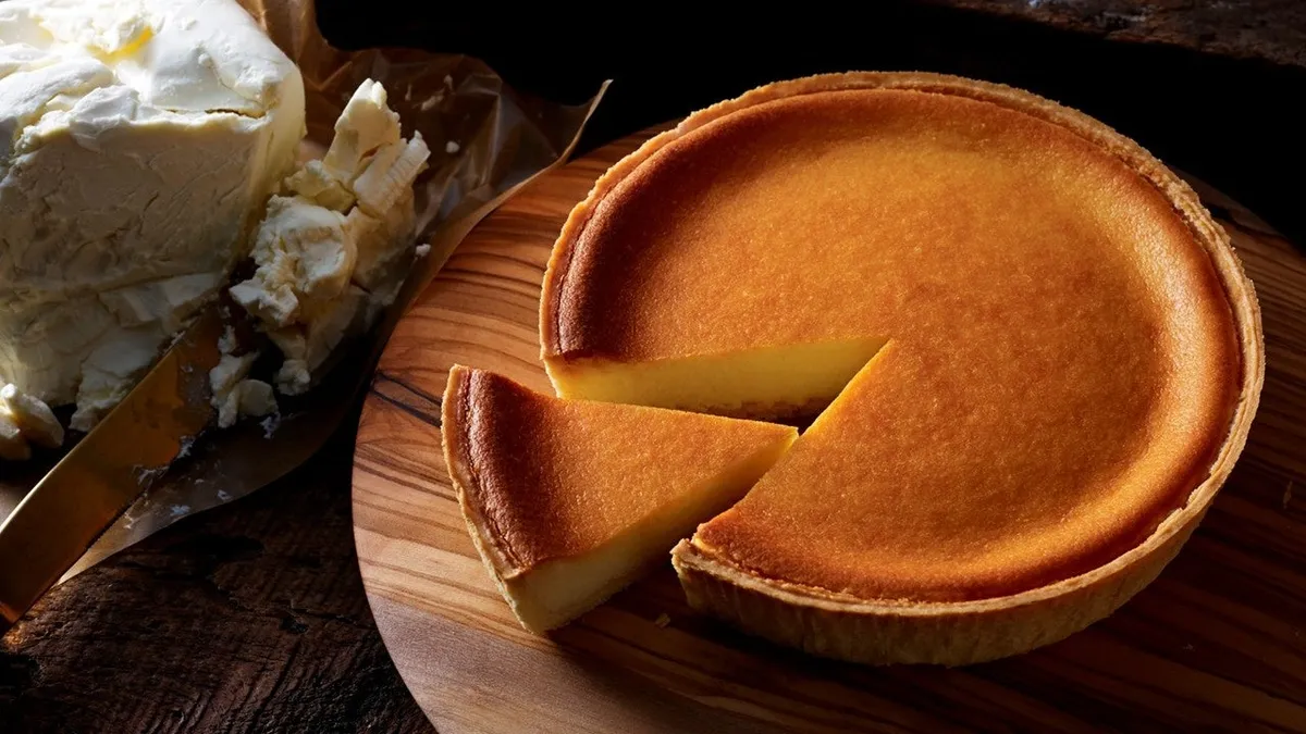 濃厚な断面が食欲をそそるモロゾフのデンマーククリームチーズケーキ