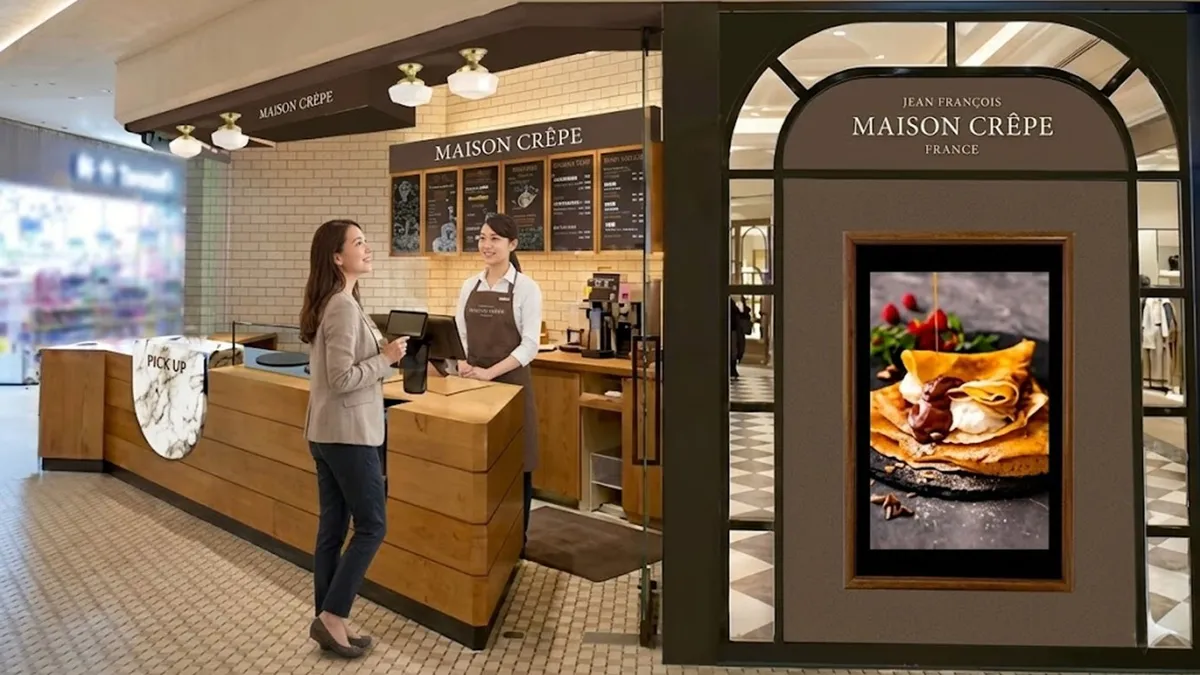 落ち着いた雰囲気のMAISON CRÊPEの店舗外観
