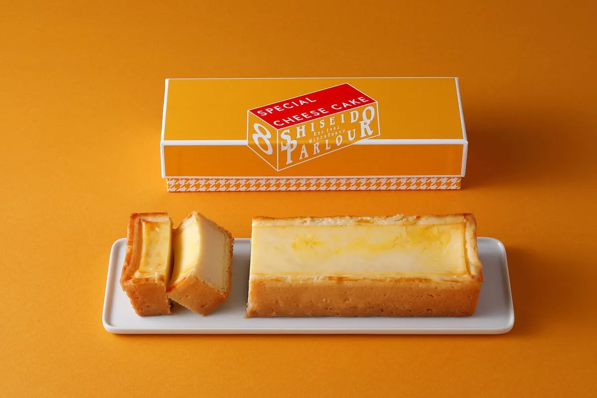 銀座本店ショップ限定のスペシャルチーズケーキ。濃厚でなめらかな質感が魅力