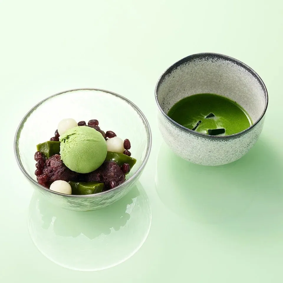 自分で抹茶を注いで楽しむ冷やし抹茶ぜんざい