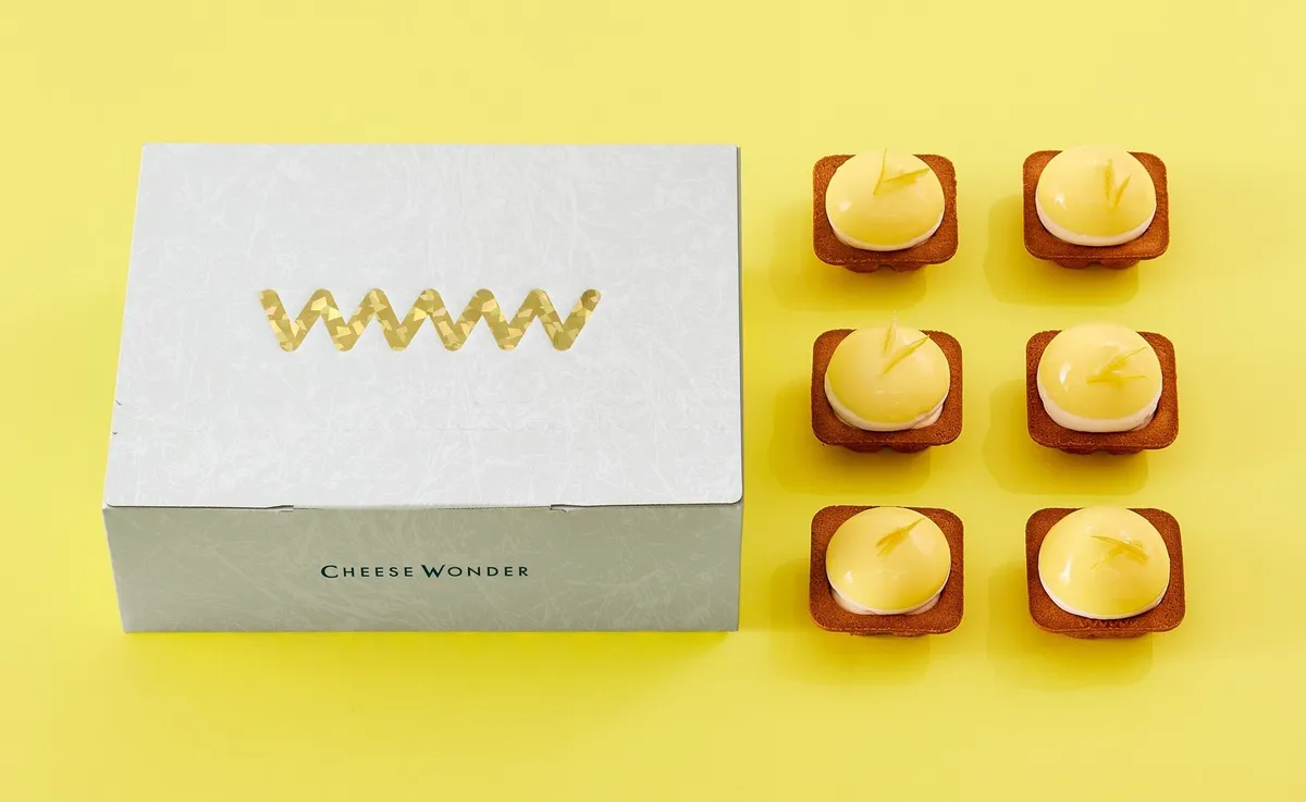 CHEESE WONDERの専用ボックスと並べられた商品