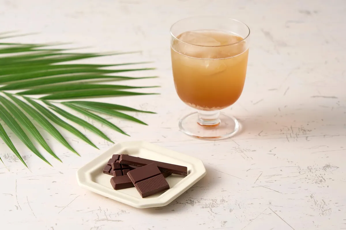 冷たいドリンクとチョコレート