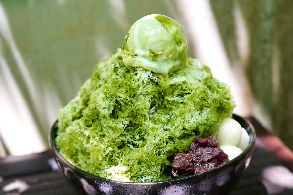 抹茶アイスや白玉が乗ったかき氷 抹茶