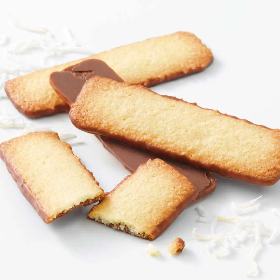 チョコレートがコーティングされたバトンクッキー[ココナッツ]