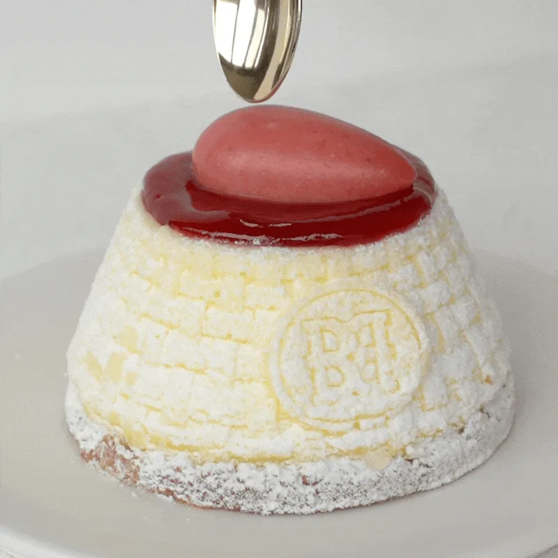 あまおう苺のバターメルティチーズケーキのアップ