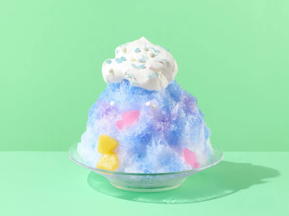 色が変化するポップブルーかき氷