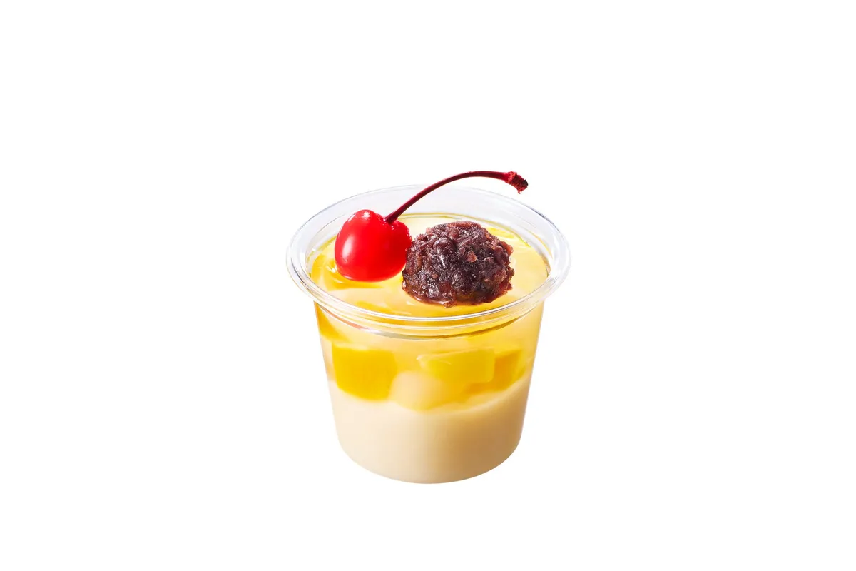 あんことさくらんぼが乗ったあんみつ風プリン