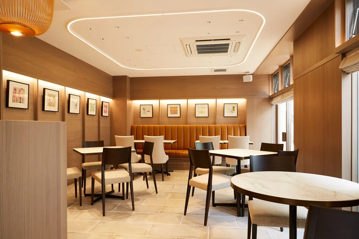 落ち着いた雰囲気のカフェ ベルアメールの店内