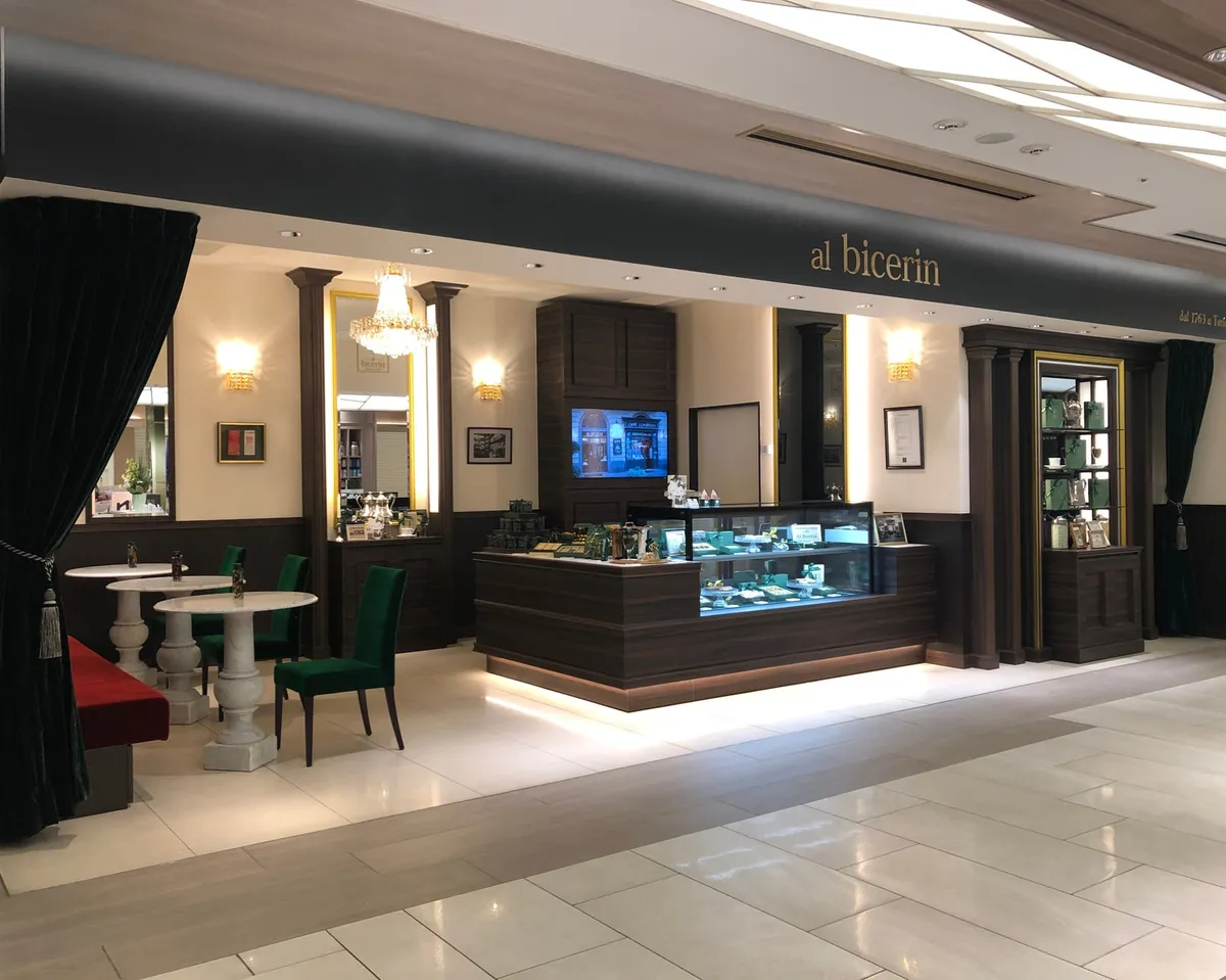 歴史と気品を感じるBicerinの店内風景
