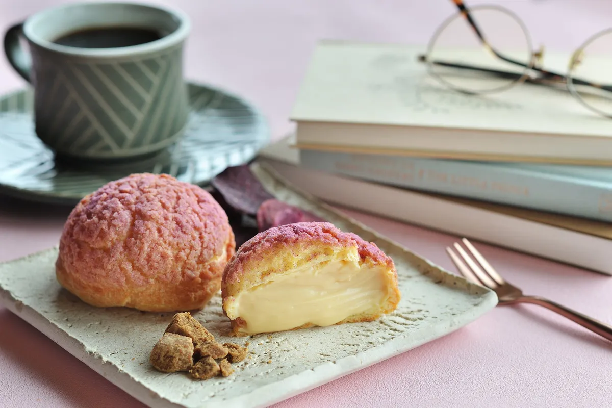 紅芋のクッキーシューとコーヒー