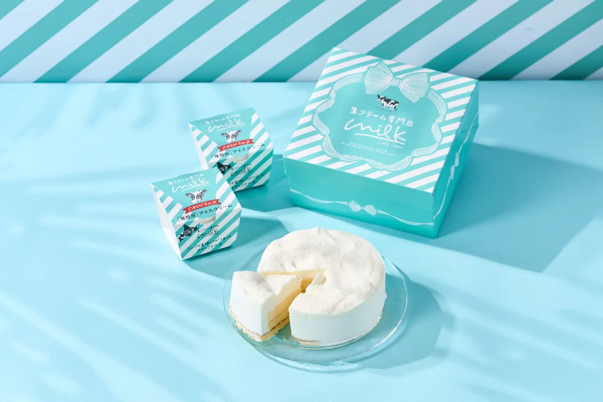 夏の雪解けミルクケーキとアイスクリームがセットになったギフトボックス