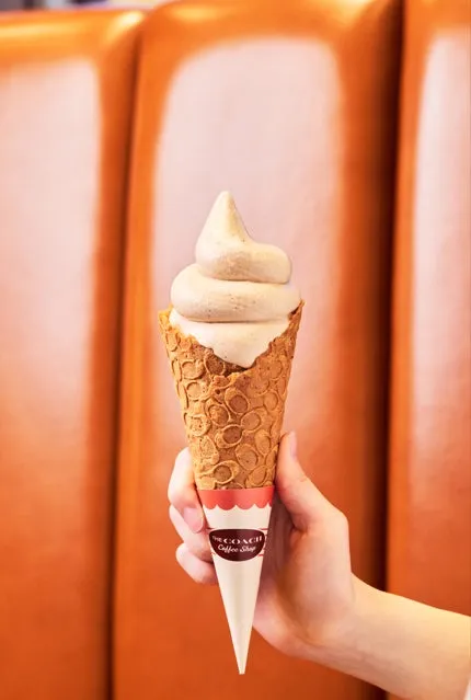 シグネチャーパターンのワッフルコーンソフトクリーム