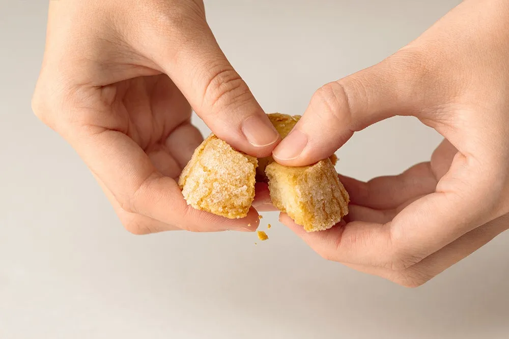 指で簡単に3つに割れるクッキー