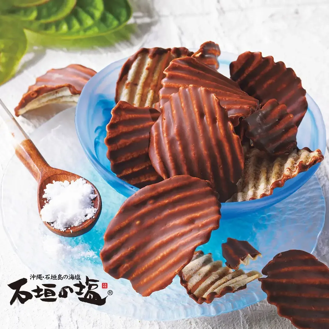石垣の塩を使用した人気のポテトチップチョコレート