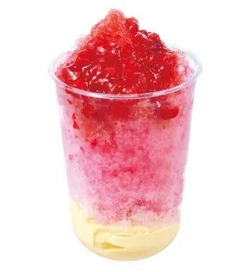 真っ赤なイチゴシロップがたっぷりかかったかき氷