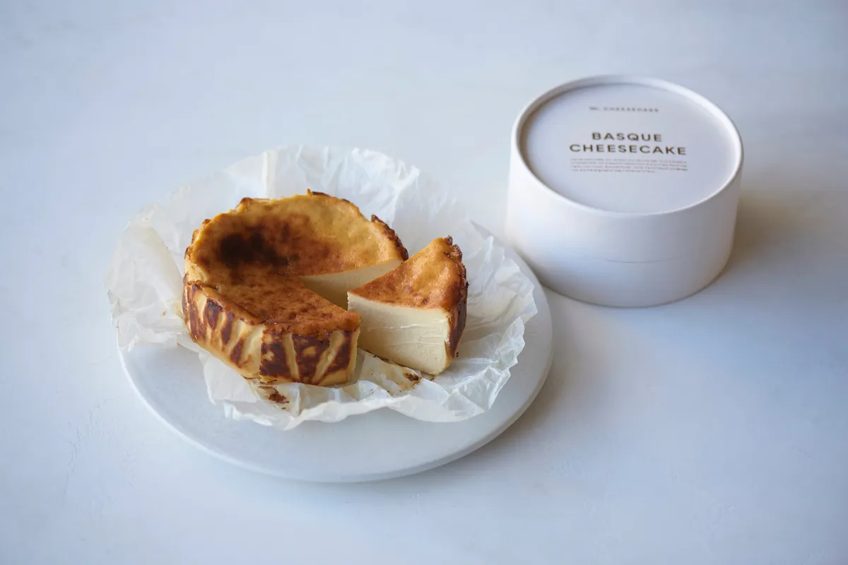 美しい焼き色が食欲をそそるバスクチーズケーキ