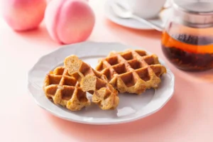 桃の香りとレアチーズの爽やかさに夢中！WAFFLE HOLICの夏季限定ワッフルが全国の催事に登場