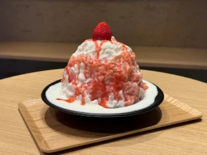 「ひみつ堂」×小岩井乳業が初コラボ!生乳100%ヨーグルトが主役の贅沢かき氷が横浜ベイクォーターに期間限定で登場