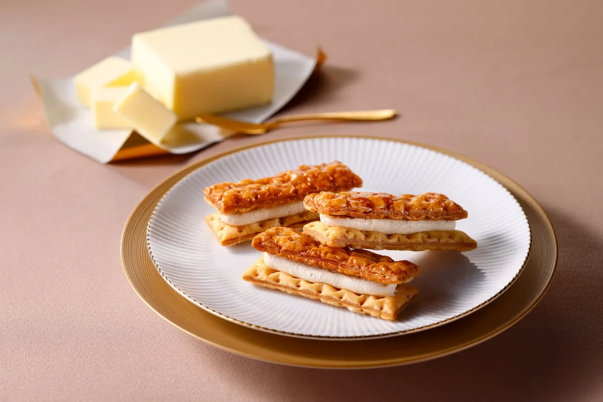 サクサクのパイ生地にバタークリームをサンドしたバターミルフィユ