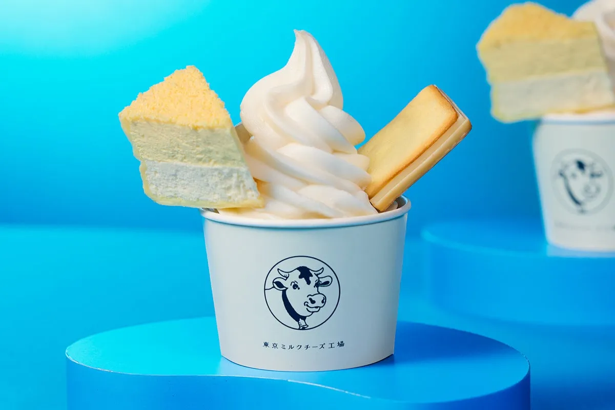 ミルクソフトにチーズケーキとクッキーを添えた定番のCow Cow サンデー