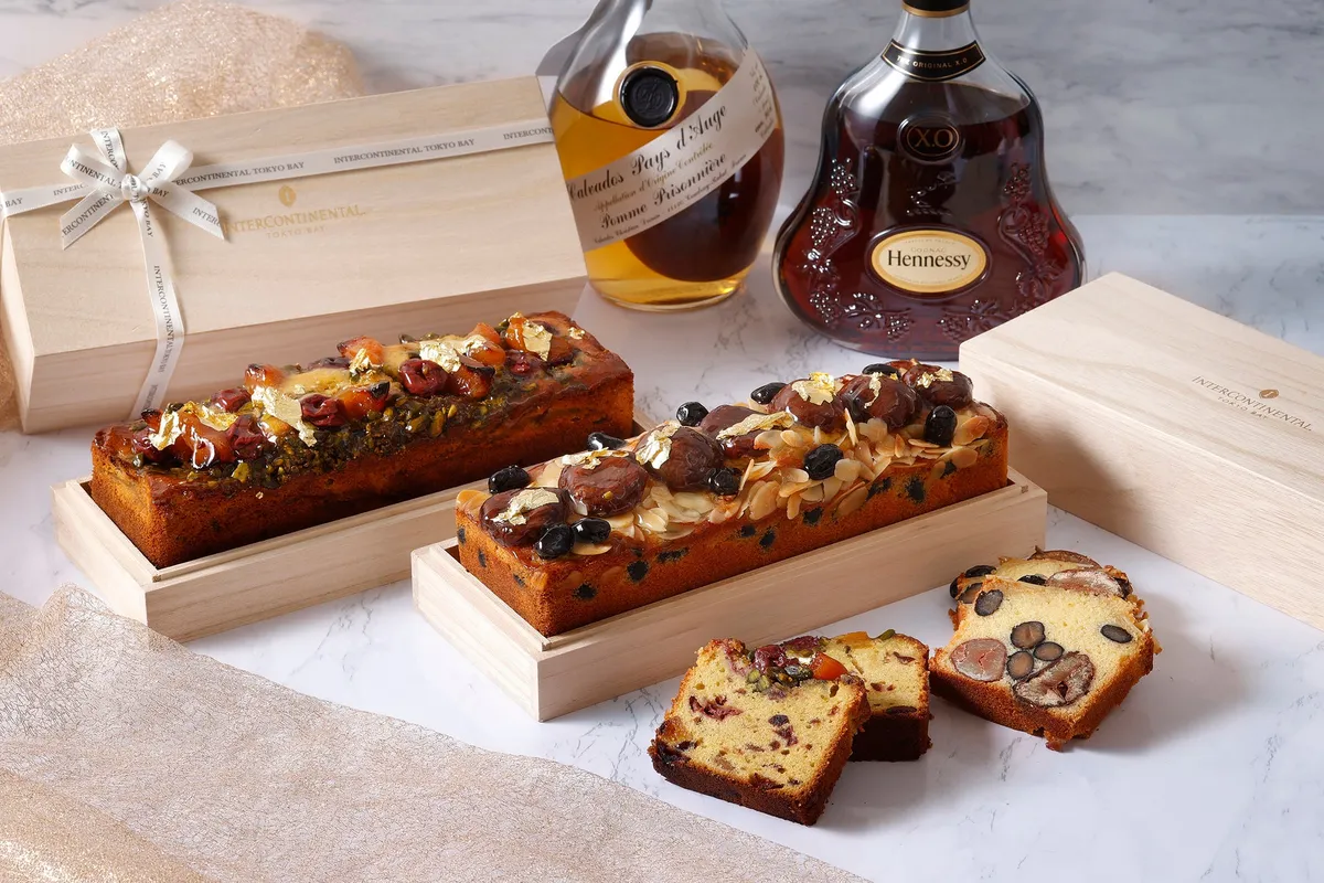 木箱に入った豪華な熟成プレミアムパウンドケーキ