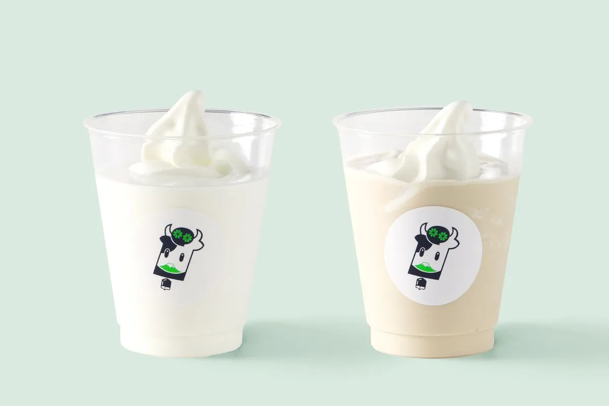 ミルクとミルクコーヒーの2種類が楽しめるあさぎり牛乳シェイク