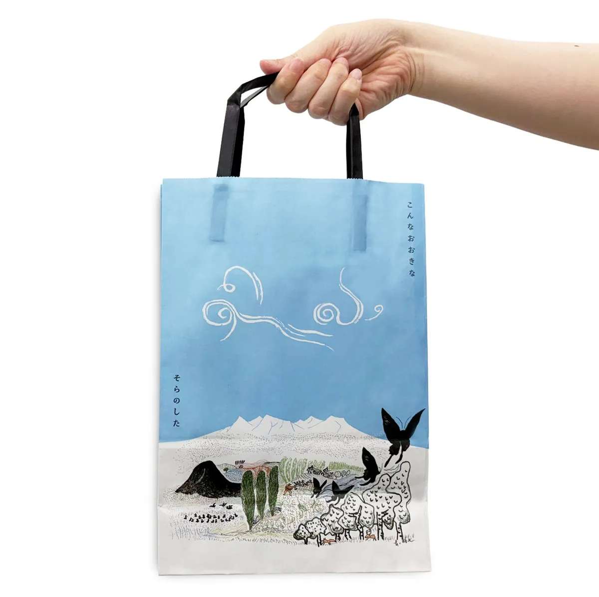 大雪山と大きな空が描かれたオリジナルデザインのショッパー