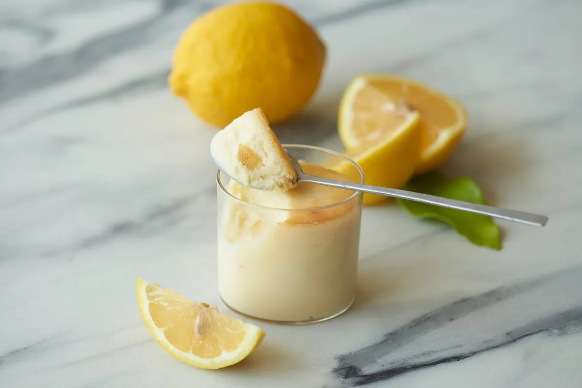 グラスに入ったカップタイプのMr. CHEESECAKE Petit Lemon