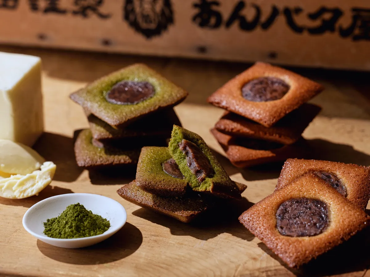 プレーンと抹茶のフィナンシェが並んだ贅沢なセット