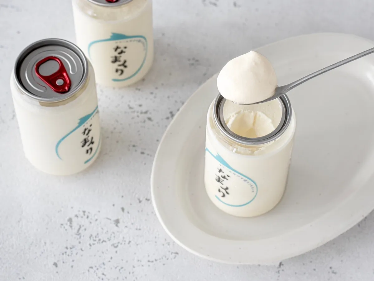 なまくり特製の真っ白な生クリーム缶