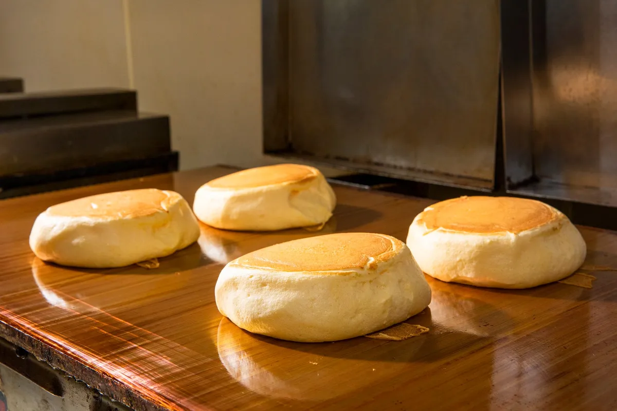 パンケーキを焼き上げる様子